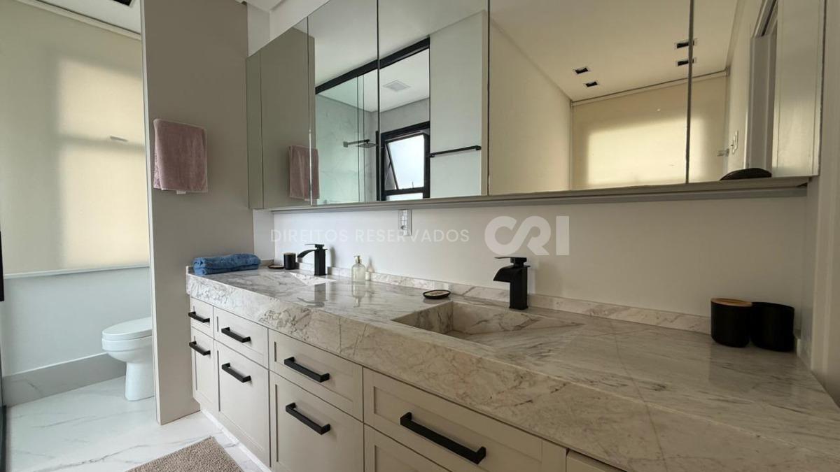 Apartamento 180m² com 4 Suítes no Edifício Noah na Meia Praia em Itapema