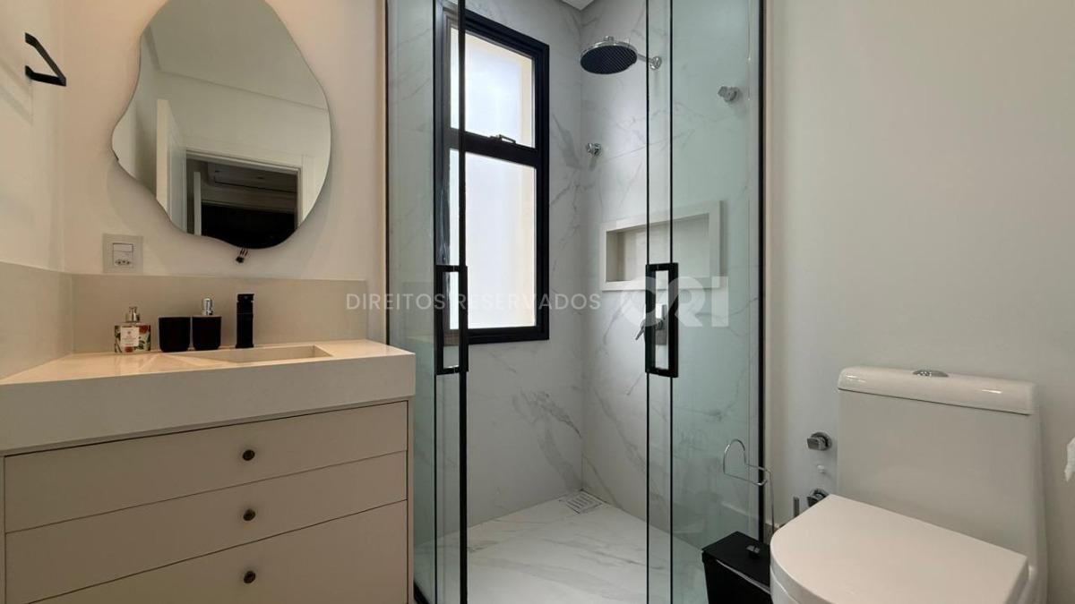 Apartamento 180m² com 4 Suítes no Edifício Noah na Meia Praia em Itapema