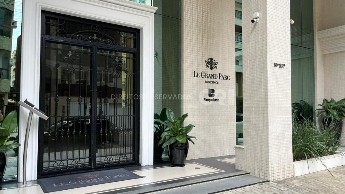 Apartamento 210m² com 4 Suítes no Edifício Le Grand Parc no Centro em Itapema