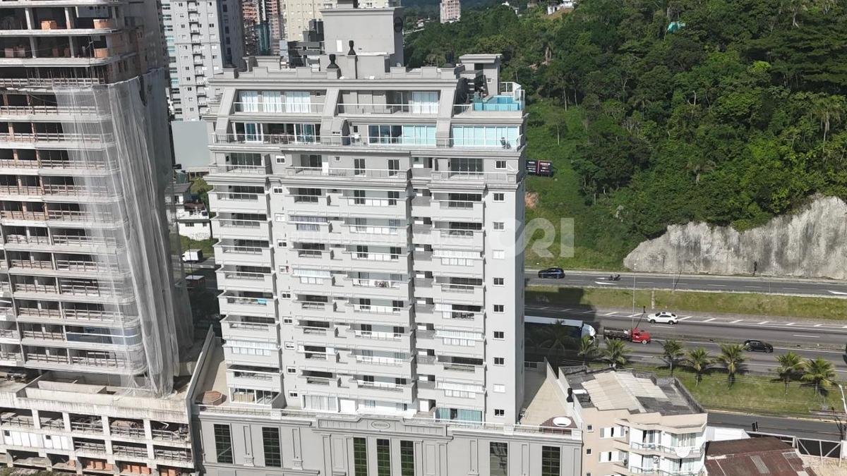 Apartamento com 3 Suítes no Chateau de Florence no Centro em Itapema