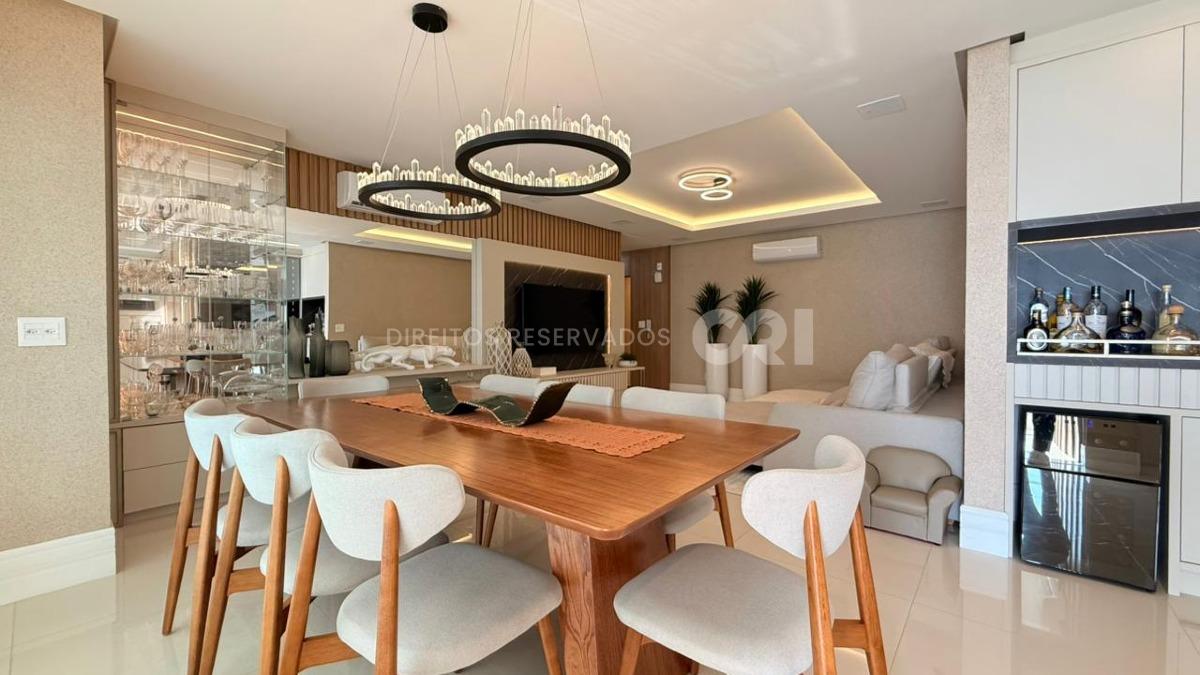 Apartamento com 3 Suítes no Chateau de Florence no Centro em Itapema
