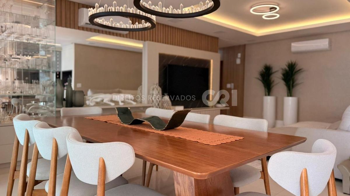 Apartamento com 3 Suítes no Chateau de Florence no Centro em Itapema
