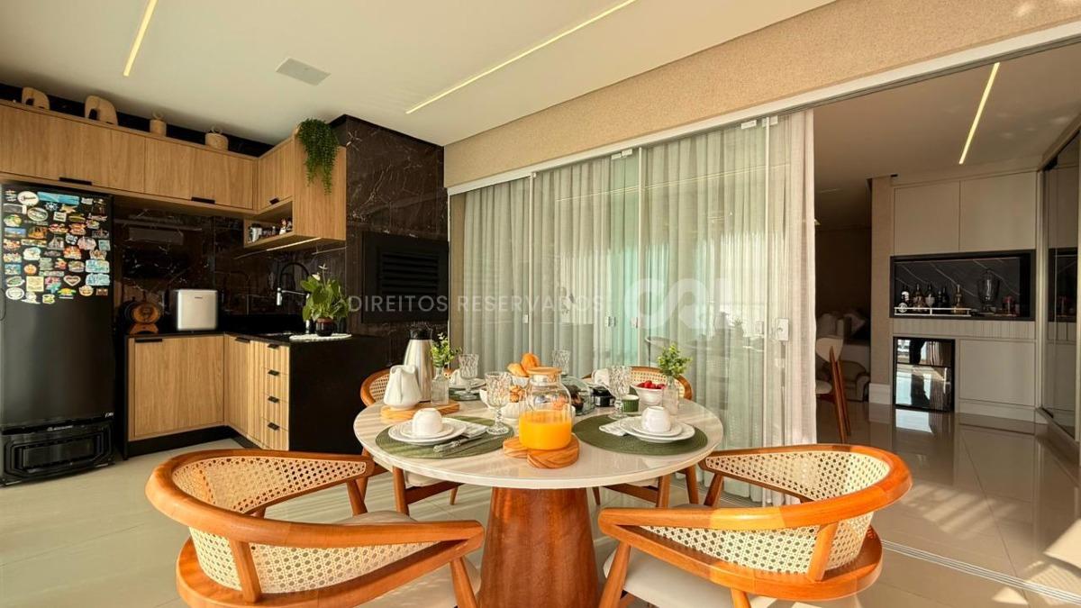 Apartamento com 3 Suítes no Chateau de Florence no Centro em Itapema
