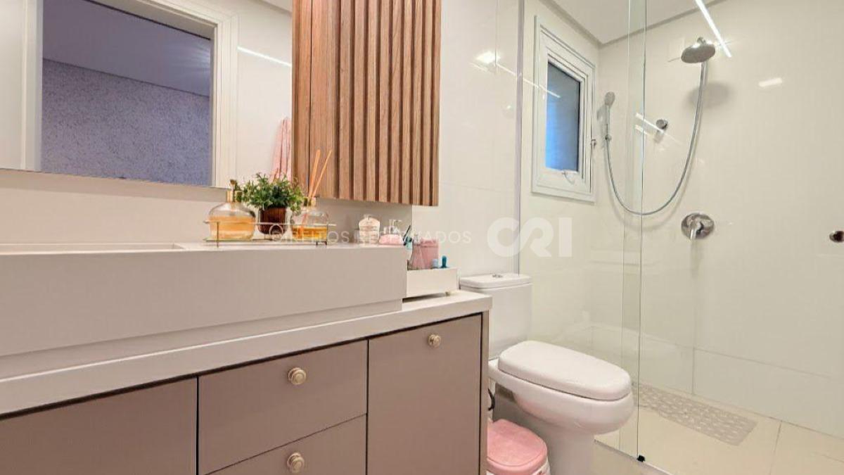 Apartamento com 3 Suítes no Chateau de Florence no Centro em Itapema