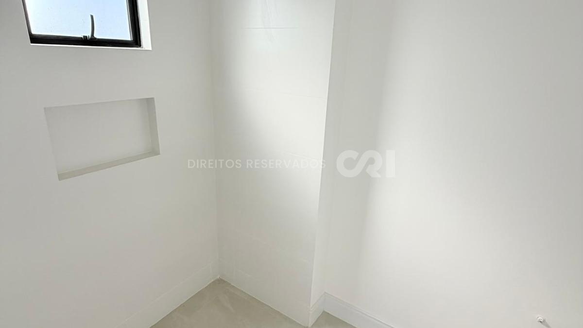 Apartamento com 3 suítes no Edifício Sol Nascente no Canto da Praia, Itapema