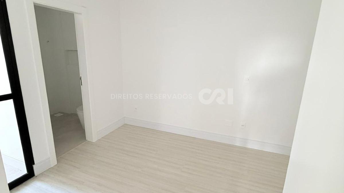 Apartamento com 3 suítes no Edifício Sol Nascente no Canto da Praia, Itapema