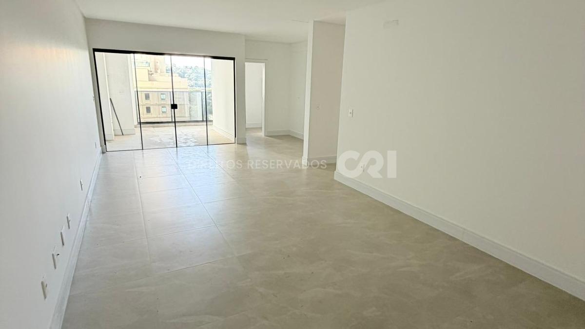 Apartamento com 3 suítes no Edifício Sol Nascente no Canto da Praia, Itapema