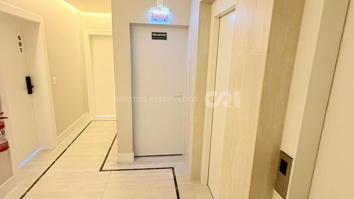 Apartamento com 3 suítes no Edifício Sol Nascente no Canto da Praia, Itapema