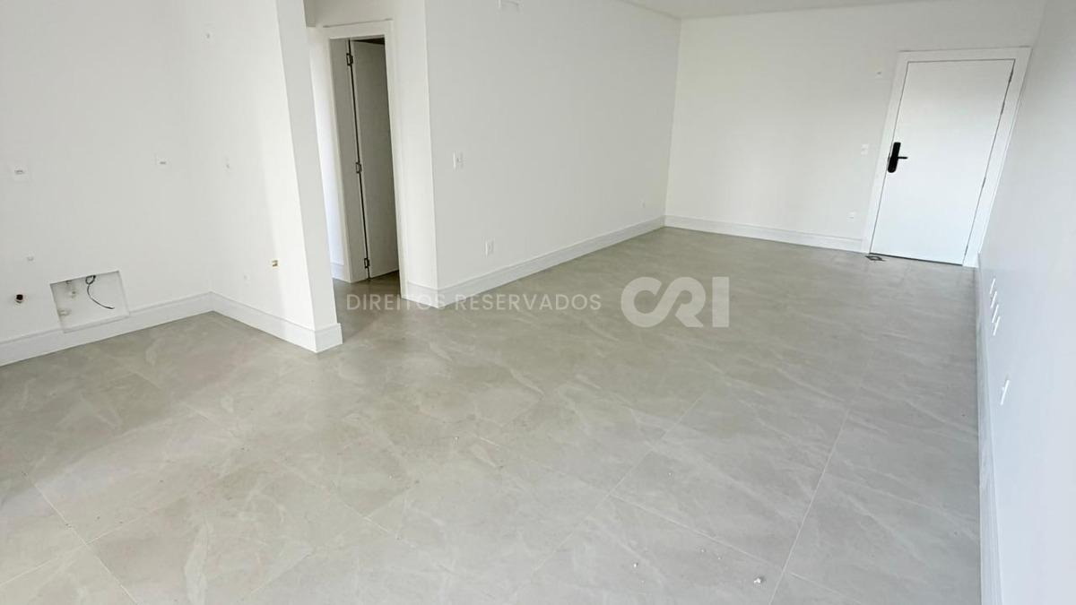Apartamento com 3 suítes no Edifício Sol Nascente no Canto da Praia, Itapema