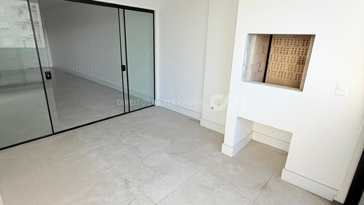 Apartamento com 3 suítes no Edifício Sol Nascente no Canto da Praia, Itapema