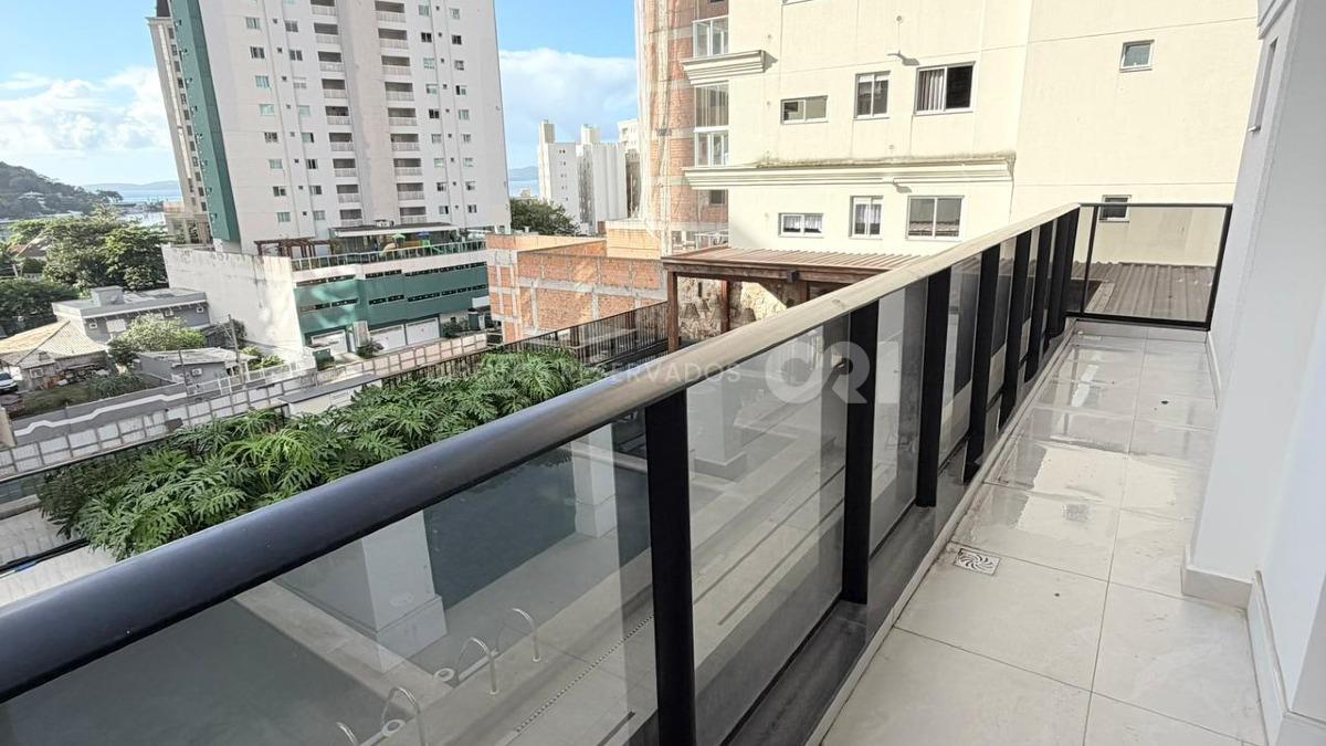 Apartamento com 3 suítes no Edifício Sol Nascente no Canto da Praia, Itapema