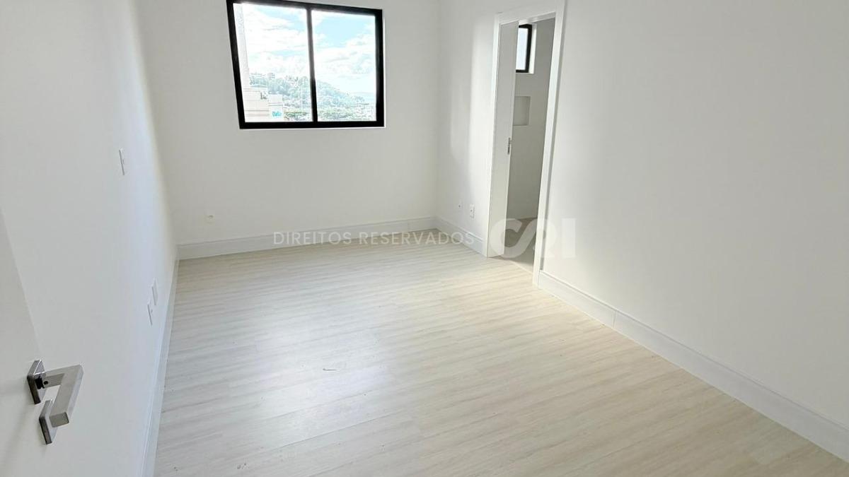 Apartamento com 3 suítes no Edifício Sol Nascente no Canto da Praia, Itapema