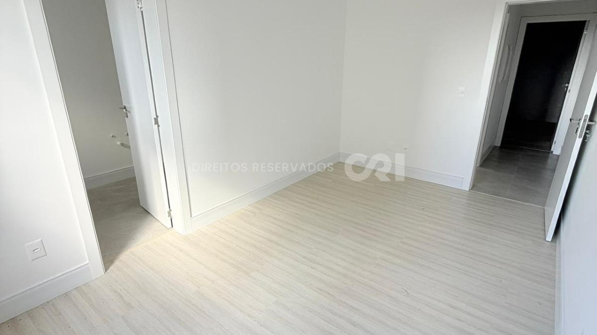 Apartamento com 3 suítes no Edifício Sol Nascente no Canto da Praia, Itapema