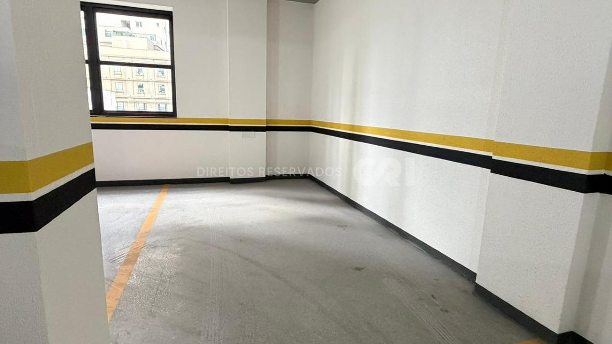 Apartamento com 3 suítes no Edifício Sol Nascente no Canto da Praia, Itapema