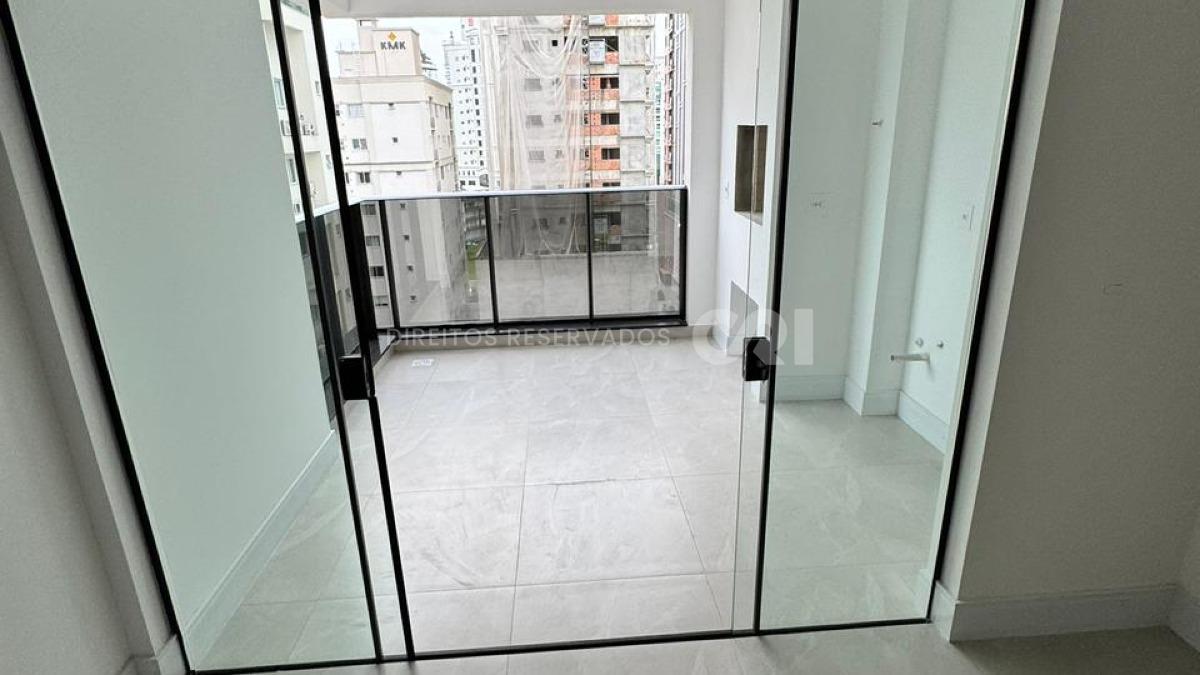 Apartamento com 3 suítes no Edifício Sol Nascente no Canto da Praia em Itapema