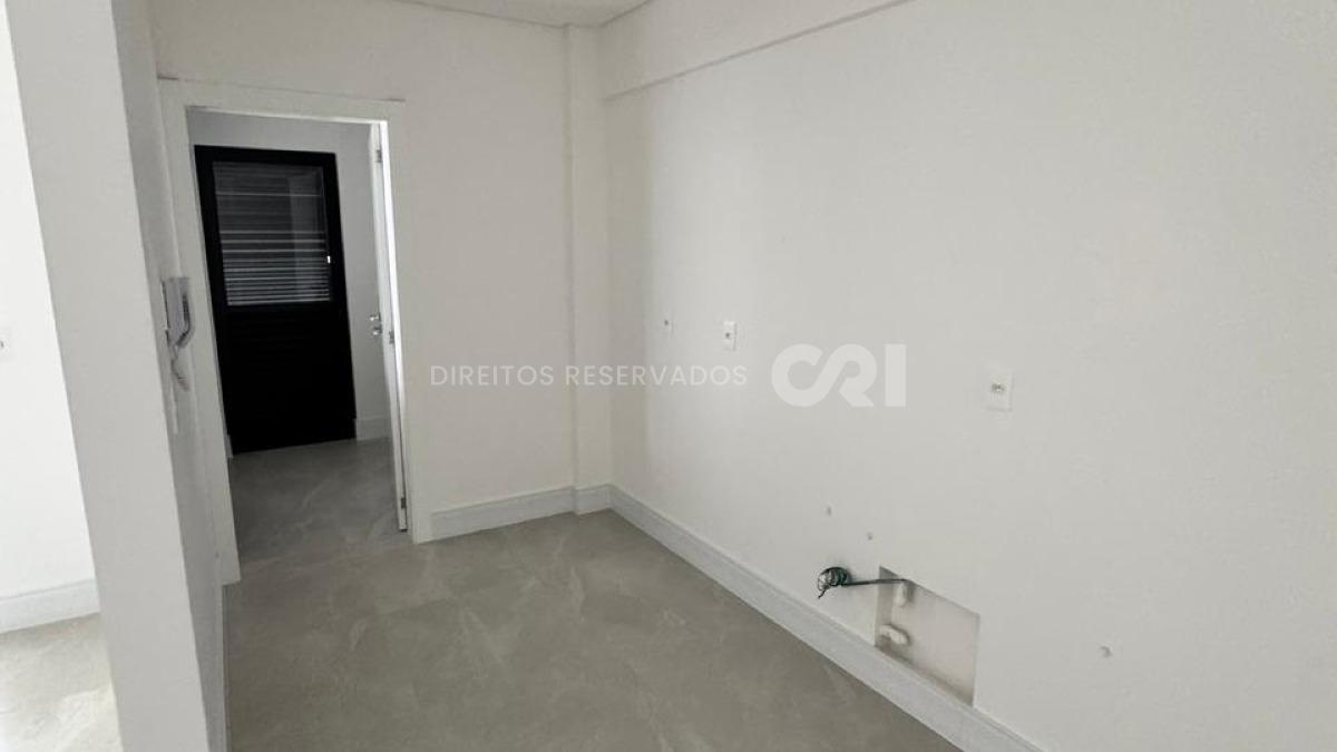 Apartamento com 3 suítes no Edifício Sol Nascente no Canto da Praia em Itapema