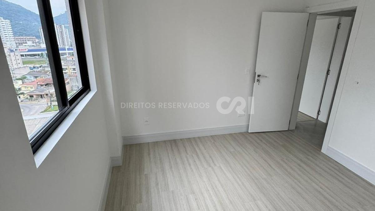 Apartamento com 3 suítes no Edifício Sol Nascente no Canto da Praia em Itapema