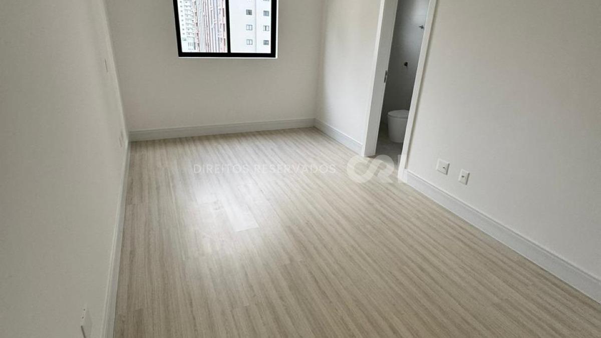 Apartamento com 3 suítes no Edifício Sol Nascente no Canto da Praia em Itapema