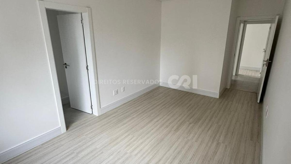 Apartamento com 3 suítes no Edifício Sol Nascente no Canto da Praia em Itapema