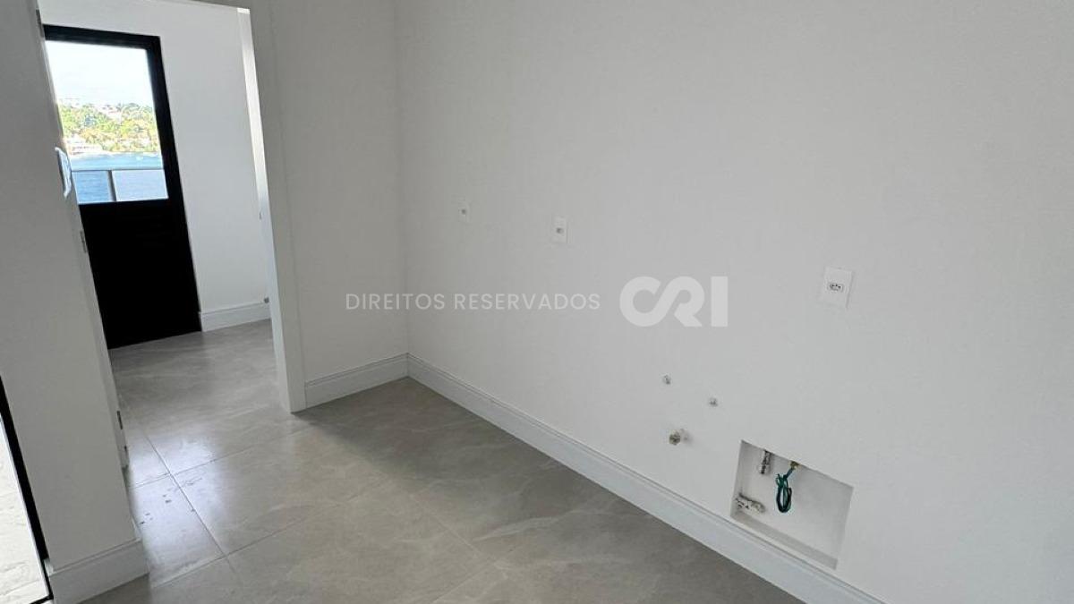 Apartamento com 3 suítes Edifício Sol Nascente no Canto da Praia em Itapema