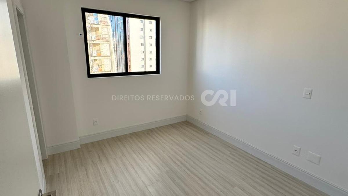 Apartamento com 3 suítes Edifício Sol Nascente no Canto da Praia em Itapema