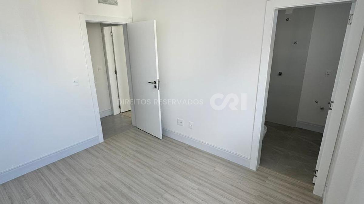 Apartamento com 3 suítes Edifício Sol Nascente no Canto da Praia em Itapema