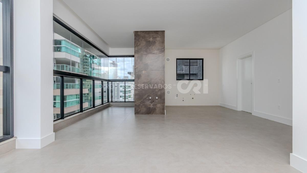 Apartamento 127m² com 3 Suítes no Edifício Jardim Itália na Meia Praia em Itapema