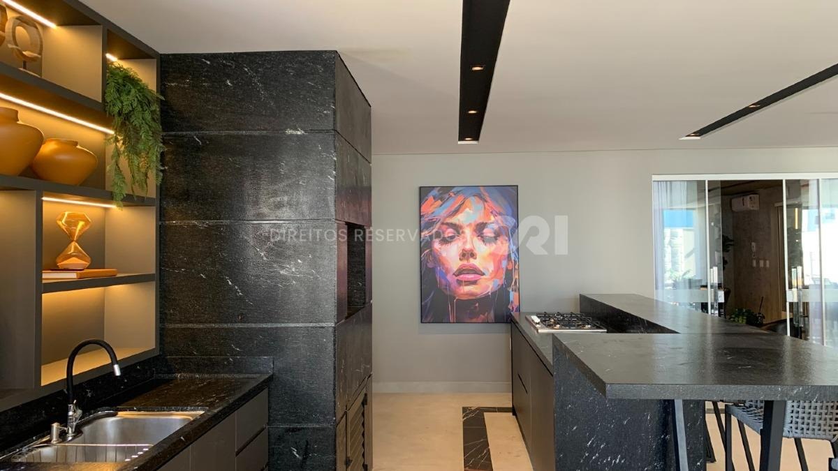 Apartamento com 2 Quartos no Place D' France no bairro Morretes em Itapema