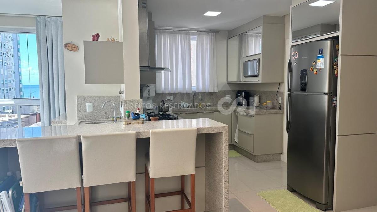 Apartamento com 3 suítes no Edifício Luna Del Mare na Meia Praia em Itapema