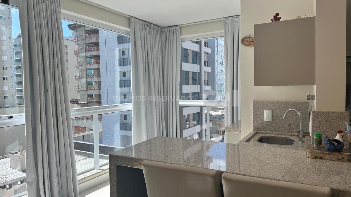 Apartamento com 3 suítes no Edifício Luna Del Mare na Meia Praia em Itapema
