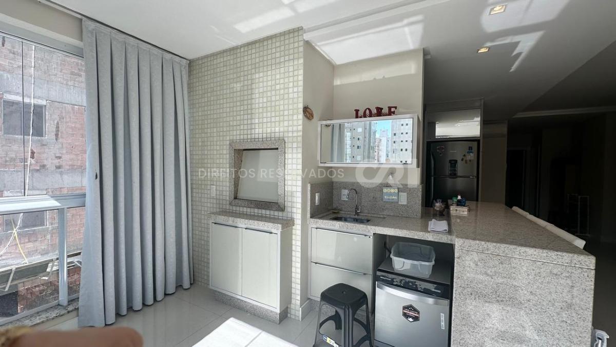 Apartamento com 3 suítes no Edifício Luna Del Mare na Meia Praia em Itapema