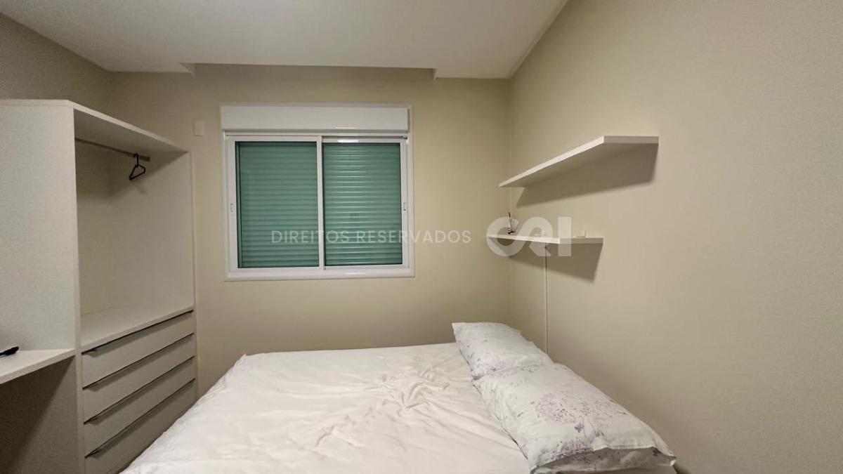 Apartamento com 3 suítes no Edifício Luna Del Mare na Meia Praia em Itapema