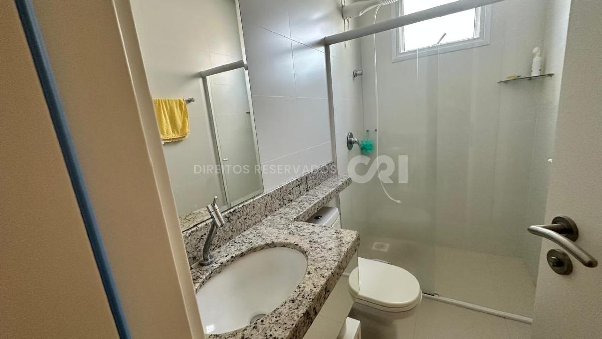 Apartamento com 3 suítes no Edifício Luna Del Mare na Meia Praia em Itapema