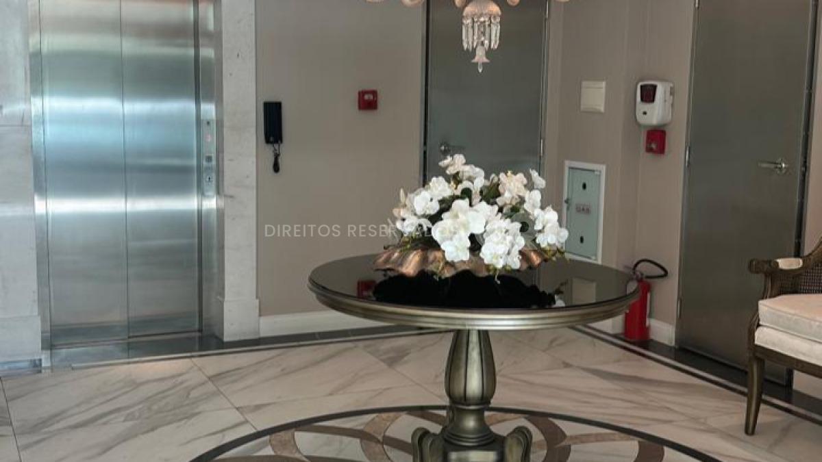 Apartamento com 3 suítes no Edifício Luna Del Mare na Meia Praia em Itapema