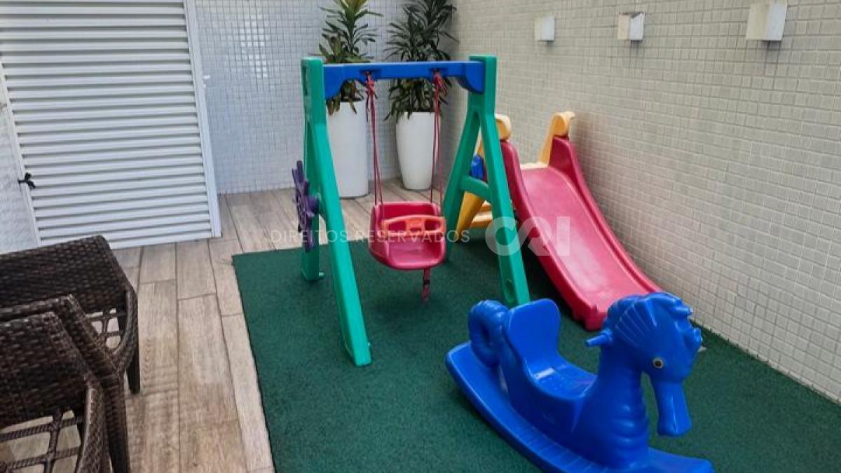 Apartamento com 3 suítes no Edifício Luna Del Mare na Meia Praia em Itapema