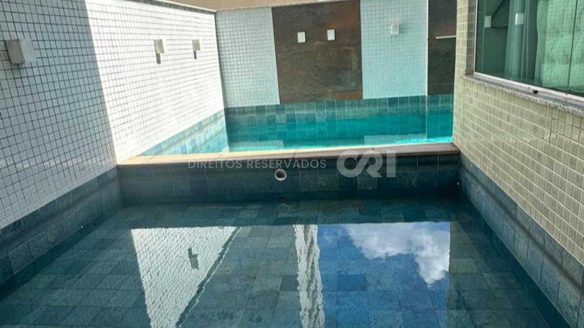 Apartamento com 3 suítes no Edifício Luna Del Mare na Meia Praia em Itapema