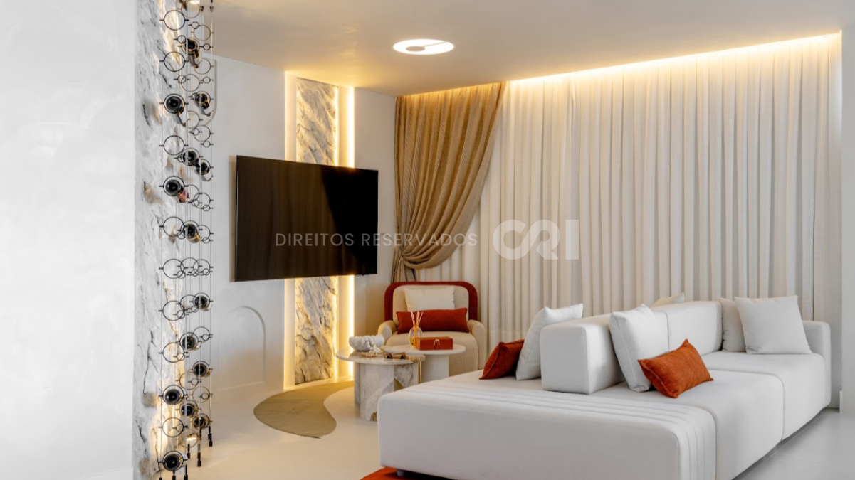 Apartamento com 4 suítes no Edifício Horizon Palace na Meia Praia em Itapema