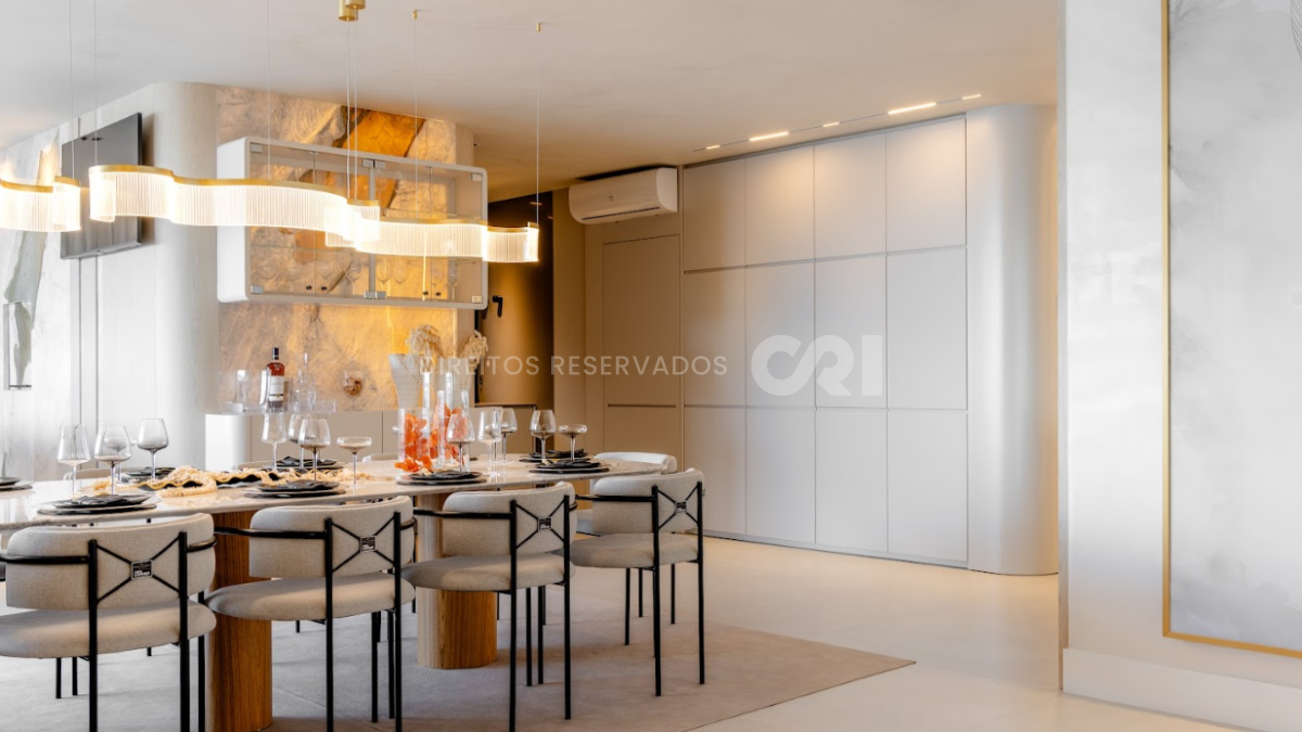 Apartamento com 4 suítes no Edifício Horizon Palace na Meia Praia em Itapema