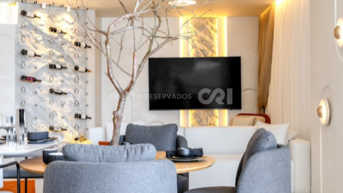 Apartamento com 4 suítes no Edifício Horizon Palace na Meia Praia em Itapema