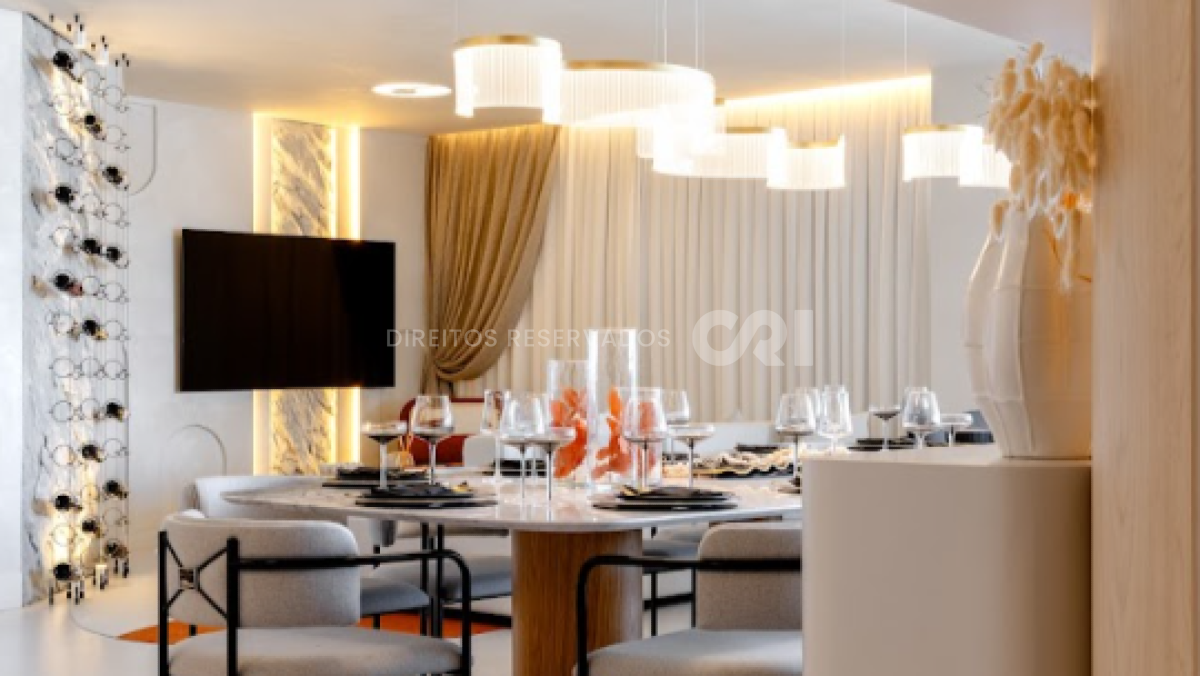 Apartamento com 4 suítes no Edifício Horizon Palace na Meia Praia em Itapema