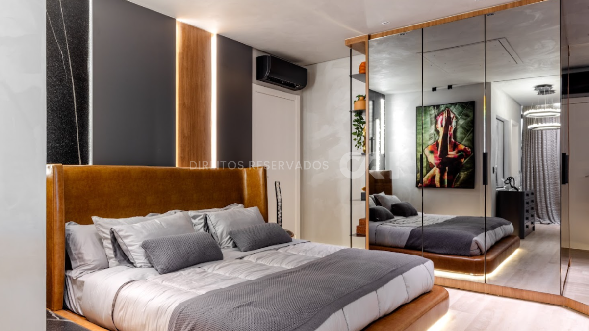Apartamento com 4 suítes no Edifício Horizon Palace na Meia Praia em Itapema