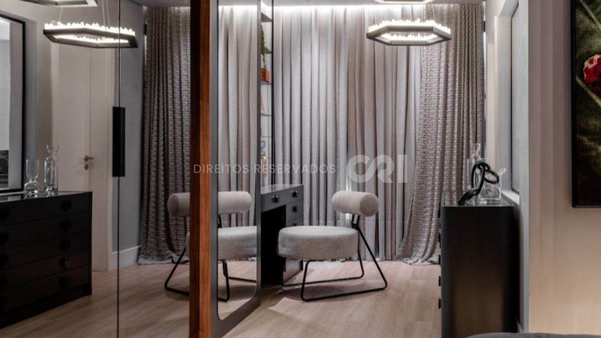 Apartamento com 4 suítes no Edifício Horizon Palace na Meia Praia em Itapema