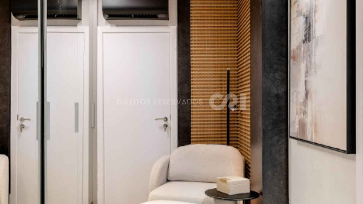 Apartamento com 4 suítes no Edifício Horizon Palace na Meia Praia em Itapema