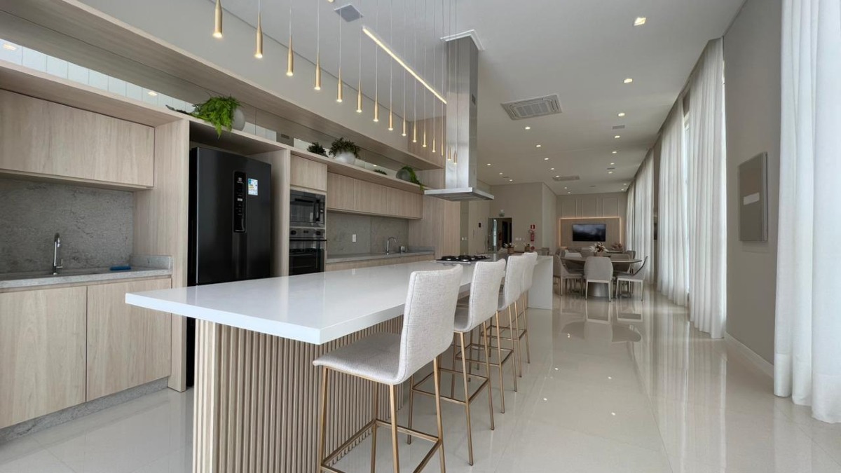 Apartamento com 4 suítes no Grand Provence Residence na Meia Praia, Itapema