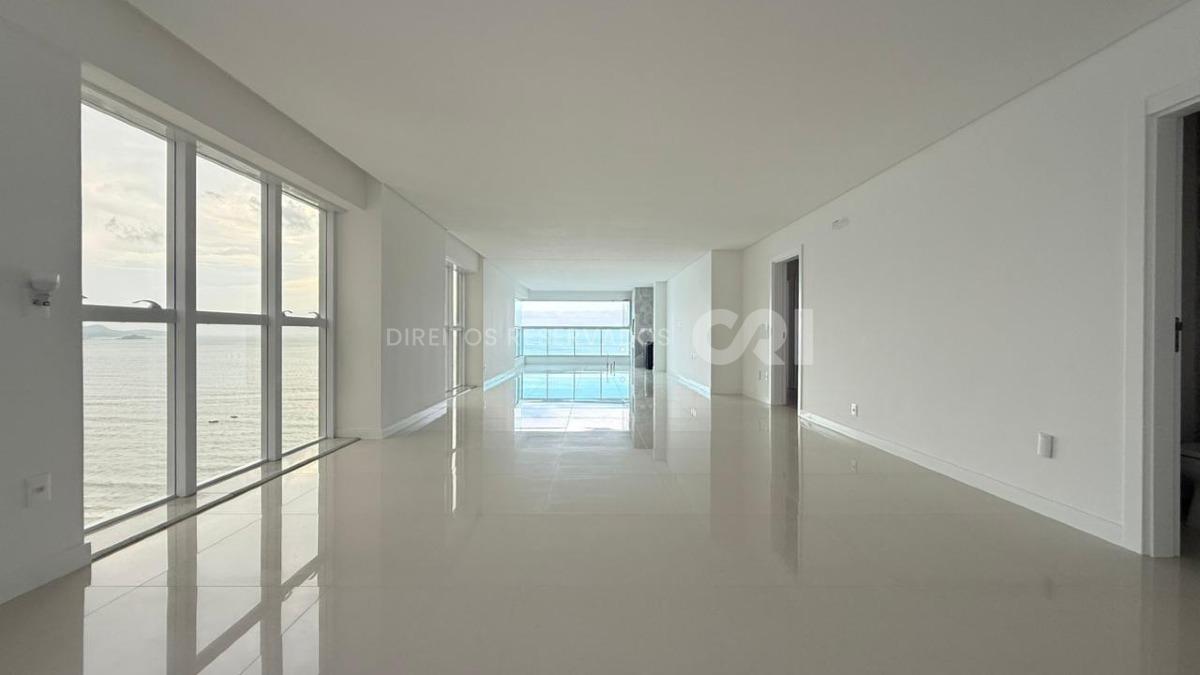 Apartamento com 4 suítes no Grand Provence Residence na Meia Praia, Itapema