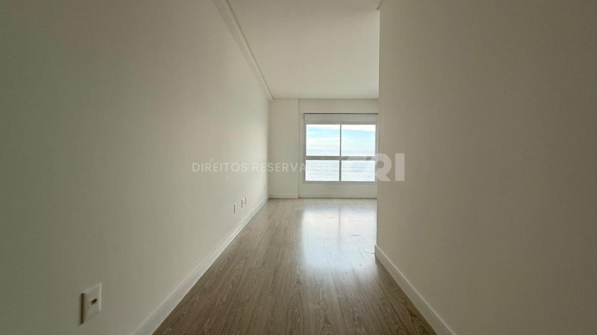 Apartamento com 4 suítes no Grand Provence Residence na Meia Praia, Itapema