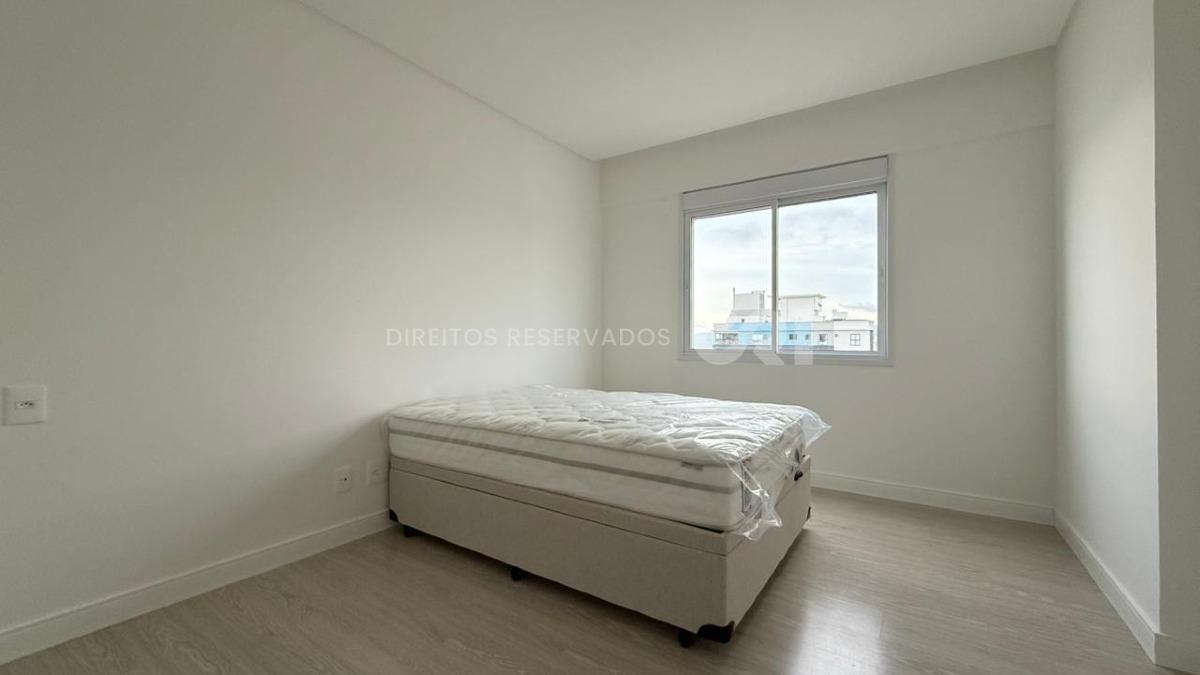 Apartamento com 4 suítes no Grand Provence Residence na Meia Praia, Itapema