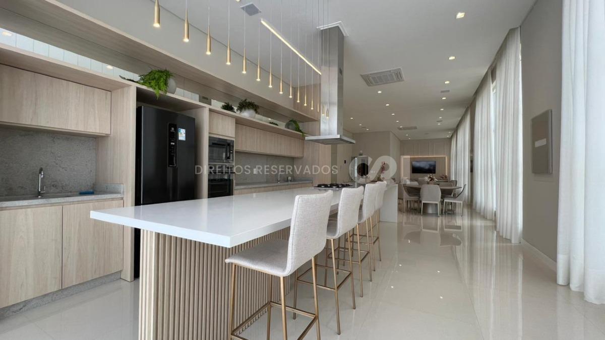 Apartamento com 4 suítes no Grand Provence Residence na Meia Praia, Itapema