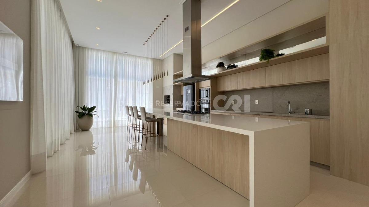 Apartamento com 4 suítes no Grand Provence Residence na Meia Praia, Itapema