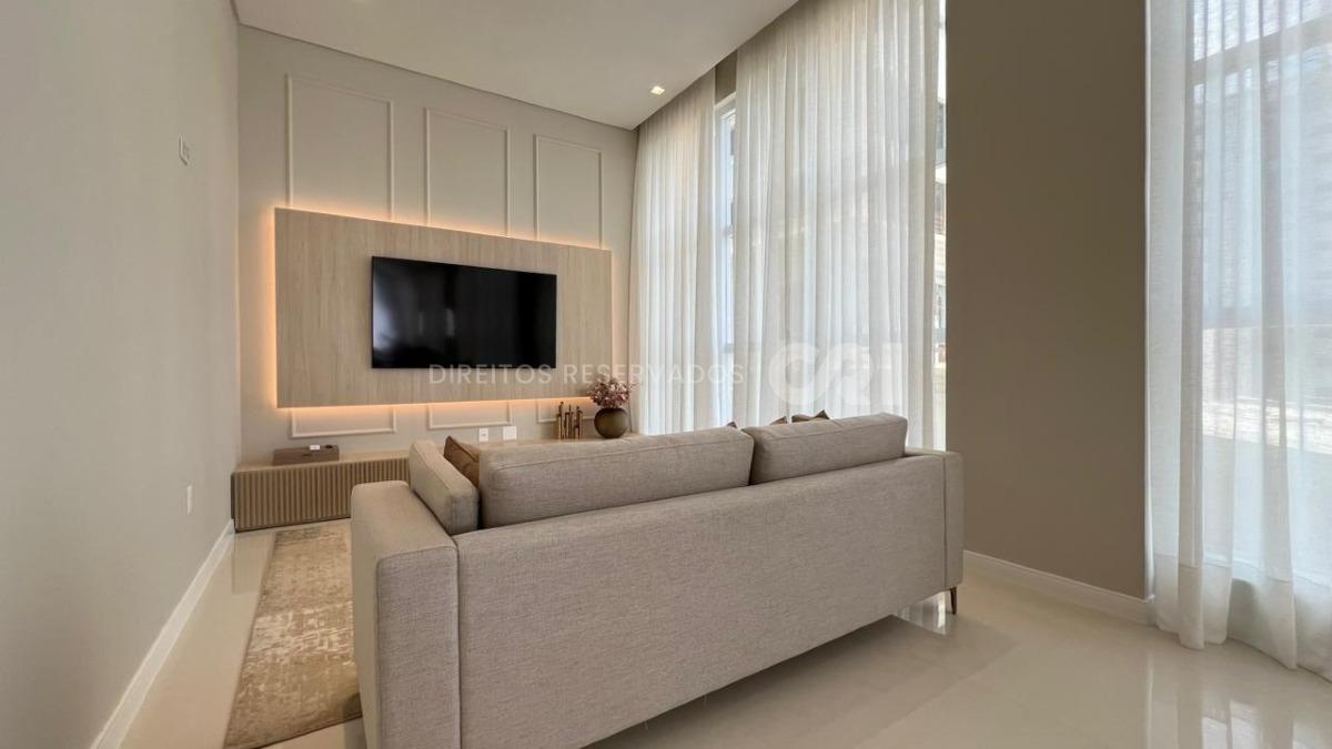 Apartamento com 4 suítes no Grand Provence Residence na Meia Praia, Itapema